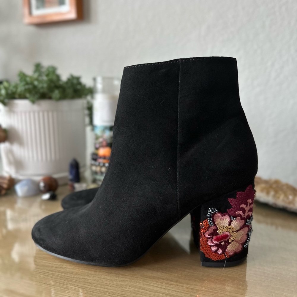 Size 9 Embroidered Suede Booties